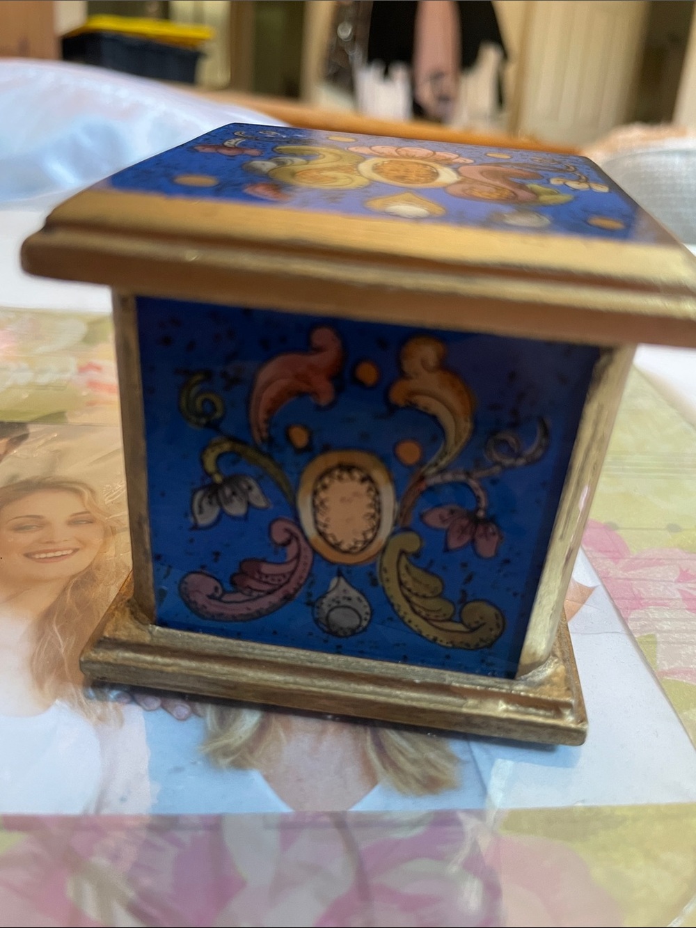 Vintage Florentine Style Reverse Hand Painted Hinged Trinket Box Blue Gold - Picture 10 of 11